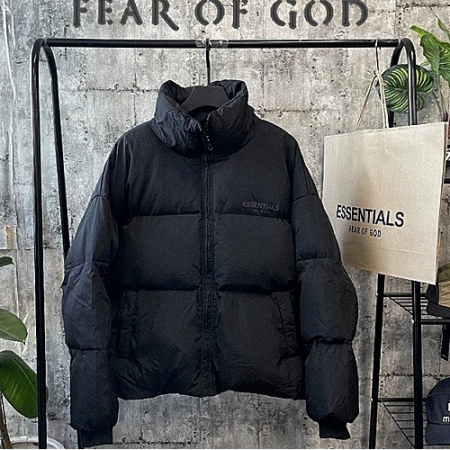 FEAR OF GOD 에센셜 오로라 덕다운 패딩