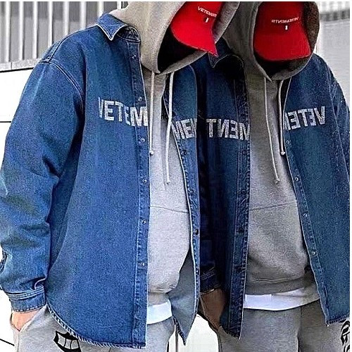 베*멍 VETEMENTS 크리스탈로고 오버 데님 셔츠