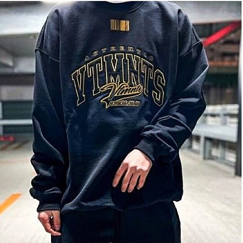 베*멍 VETEMENTS 컬리지 스웻셔츠