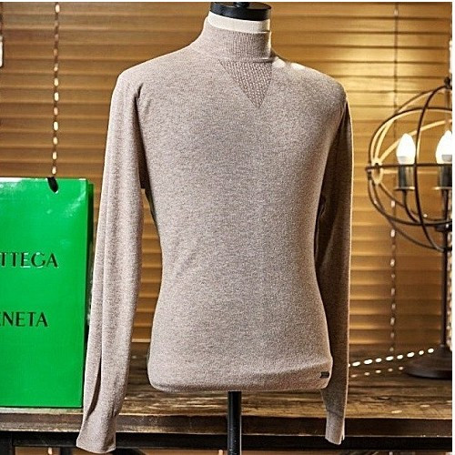 BOTTEGA VENETA 삼각디테일 캐시미어 반폴라 니트