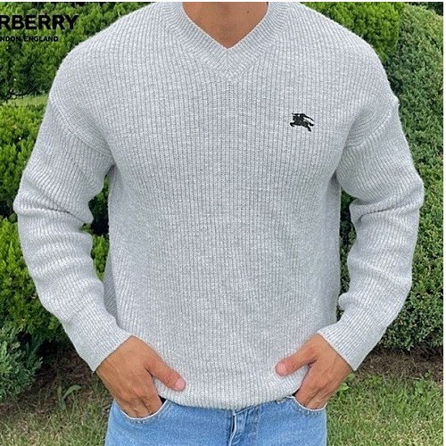 버*리 비비드 하찌 브이넥 니트