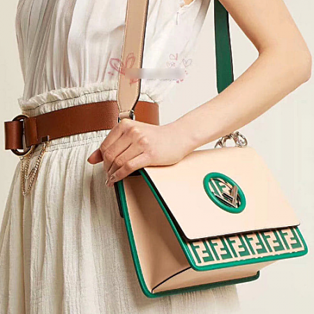 펜디 KAN I Nappa 숄더백 그린