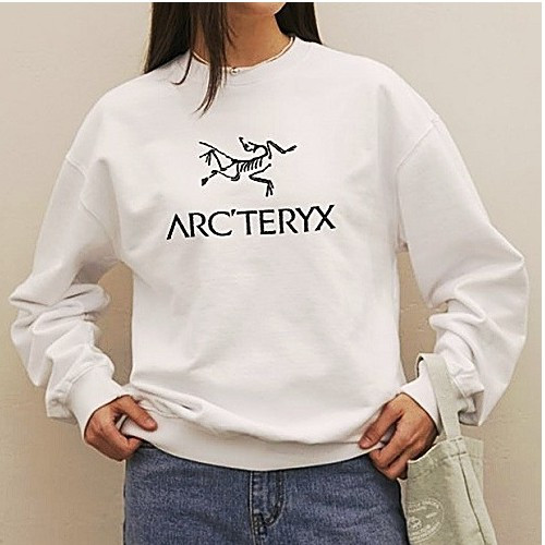 아크테*스 글리터 로고 맨투맨