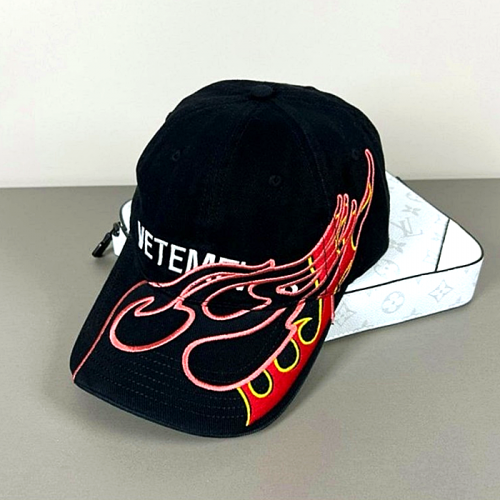 VETEMENTS 불꽃 베이스 볼캡