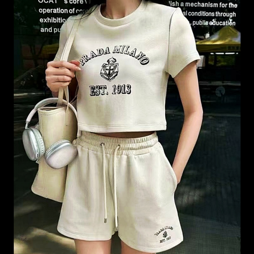 PRADA 밀라노 로고 크롭 반팔 + 숏팬츠 SET