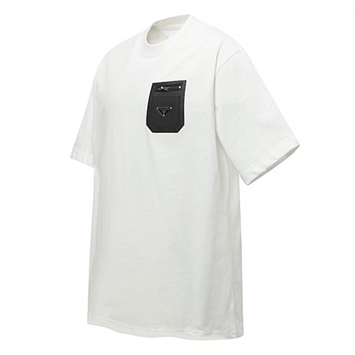 PRADA 플라크 레더포켓 티셔츠