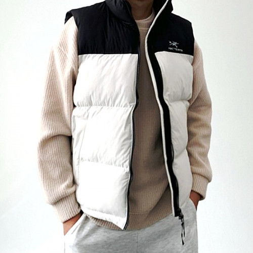 아크테*스  배색 블랙 패딩조끼