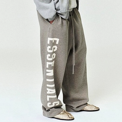 FEAR OF GOD ESSENTIALS 사이드로고 릴렉스드 스웻팬츠