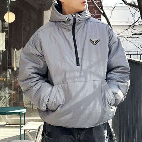 PRADA 글로시 반집업 아노락 패딩