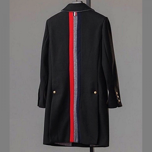 톰브라운 THOM BROWNE 금장 삼선띠 로고 미들 코트