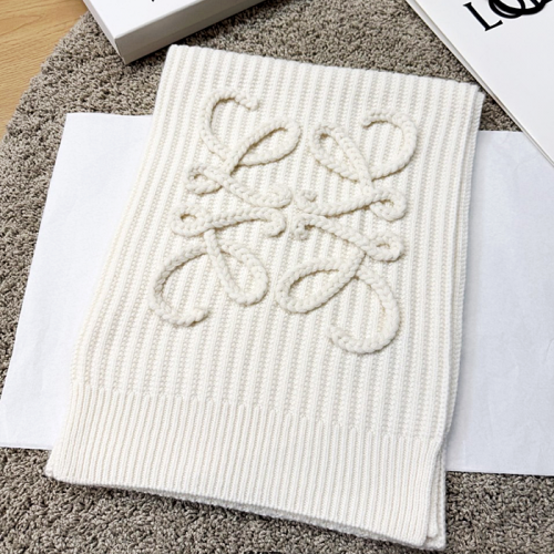 LOEWE 시그니쳐 엠보 패턴  화이트 머플러