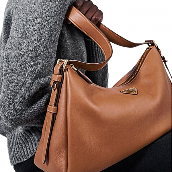 PRADA 에메 라지 레더 숄더백 - 캐러멜