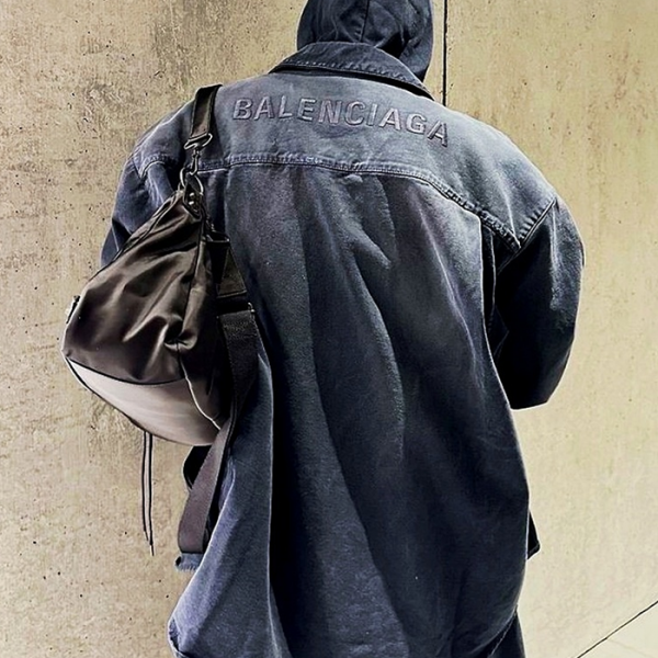 BALENCIAGA 톤온톤 자수 로고 데님 후드 자켓