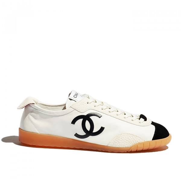 CHANEL 카프스킨 & 엠보스드 스웨이드 스니커즈 - 화이트