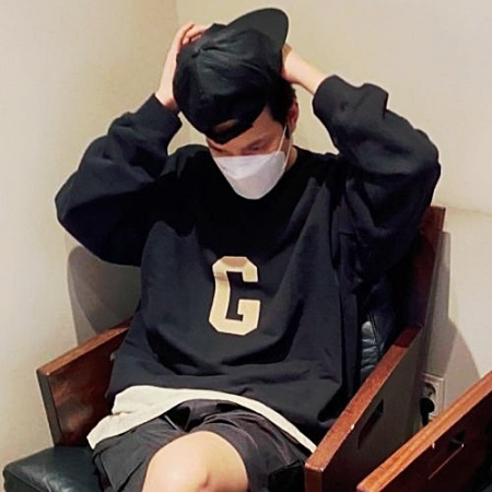 피어오*갓 G 후로킹 그라운드 맨투맨 - 이민호.RM착용