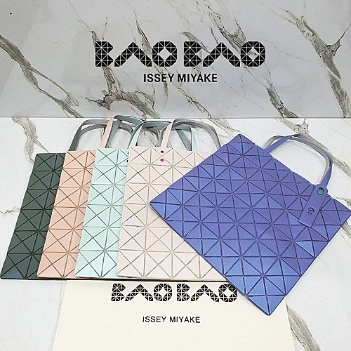 ISSEY MIYAKE BAO BAO 루센트 원톤 토트백