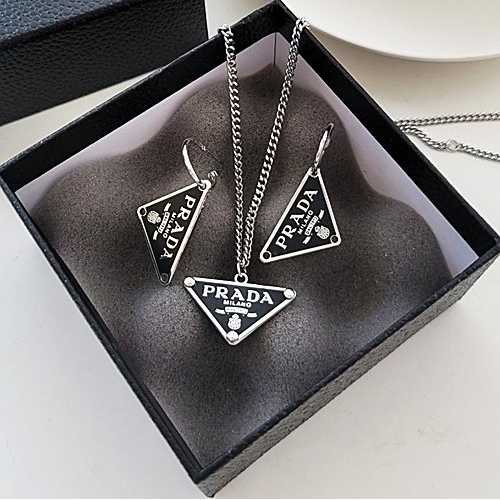 PRADA 삼각 로고 롱 목걸이 & 귀걸이 - 별도구매가능