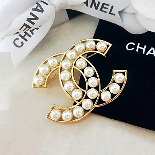 CHANEL 진주 브로치