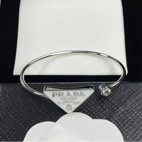 PRA*A 삼각찡 링 팔찌