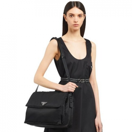 프라다 리나일론 라지 패딩 숄더백