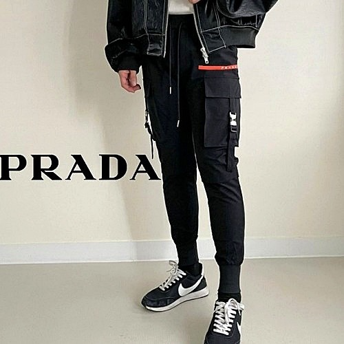 PRADA 레드 포인트 패치 포켓 디테일 팬츠