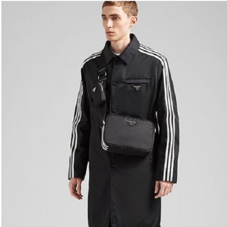 프라다 X 아디다스 리나일론 숄더백 - 사나 착용
