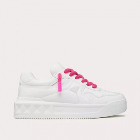 VALENT*NO 원 스터드 XL 나파 가죽 로우탑 스니커즈 화이트/핑크