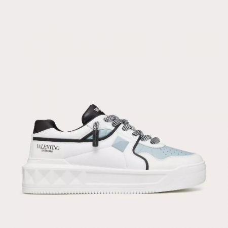 VALENT*NO 원 스터드 XL 나파 가죽 로우탑 스니커즈 화이트/블랙/애저블루