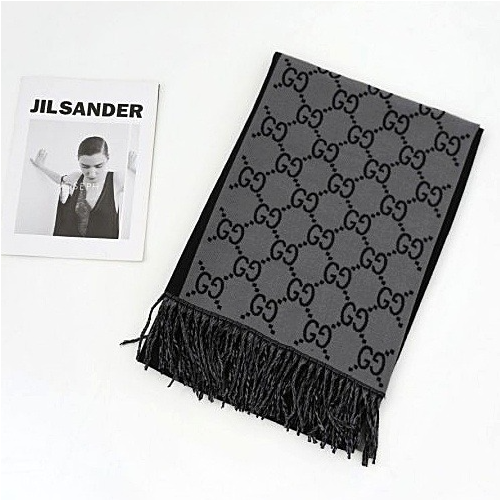 GUCCI 모노그램 쟈갸드 프린지 양면 머플러