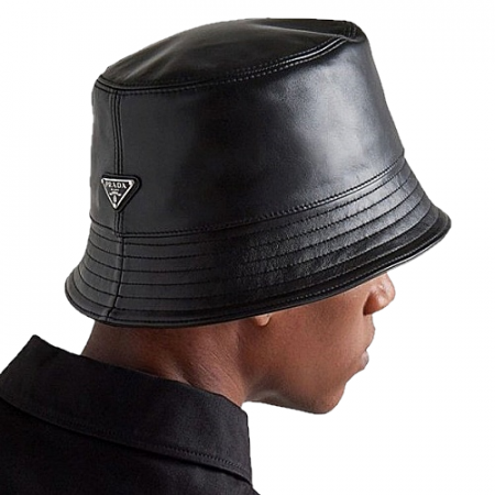 PRADA 플레이트 레더 버킷햇