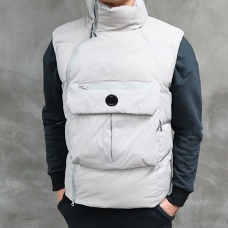 C.P 컴*니 렌즈와펜 고어텍스 패딩 조끼