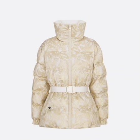 DI*R DI*RALPS 벨트 푸퍼 재킷 - 화이트 퀼트 테크니컬 태피터 & 골드 톤 Allover Butterfly 모티브