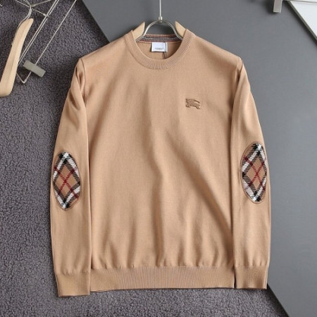 버*리  자수로고 암패치 울라운드 니트