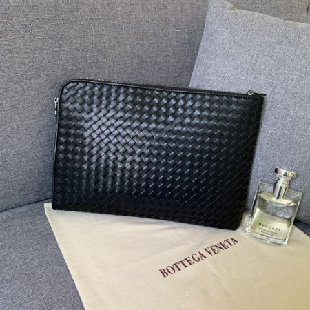 BOTTEGA VENETA 인트레치아토 지퍼 클러치 1
