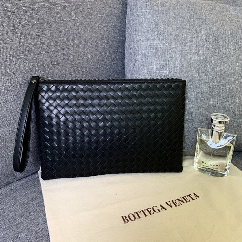 BOTTEGA VENETA 인트레치아토  일자지퍼 클러치 1