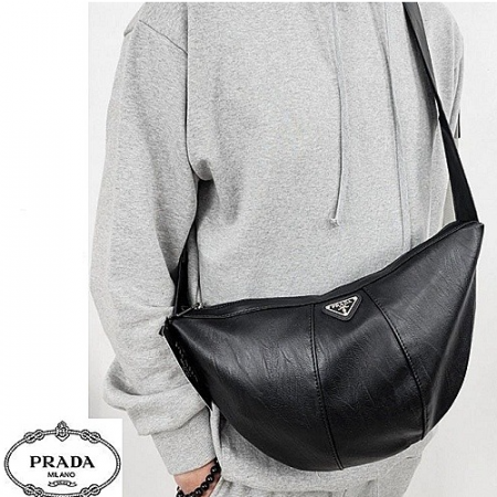 프*다 PRADA 레인 바이커백