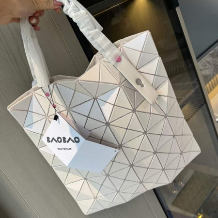 ISSEY MIYAKE BAO BAO  프리즘 토트백
