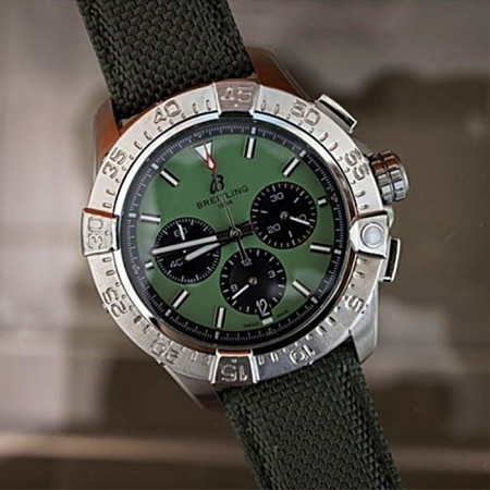 브라이틀링 BREITLING 어벤져 B01 크로노그래프