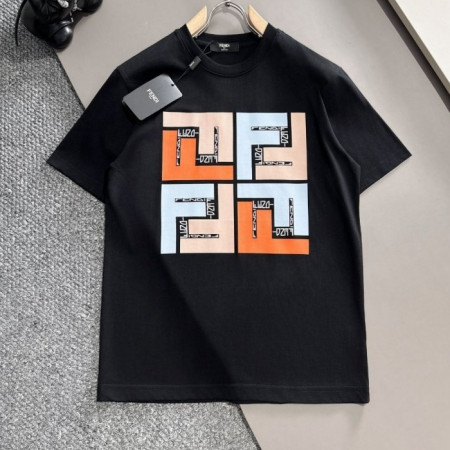 FEN*I   2024S/S 로고프린트 반팔 라운드 티셔츠 (커스텀급)