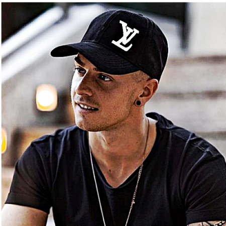 LOUIS VUITTON 루이** LV 자수로고 볼캡