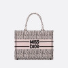 Dior Book Tote 미디엄 백 - 화이트 & 페일 핑크 Miss Dior Graffiti 자수