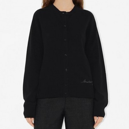 버*리   레터링 자수 라운드 가디건 (여성)