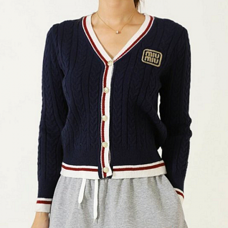 미우 MIUMIU 로고패치 메리노 울 브이넥 가디건