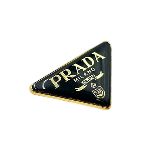 PRADA 삼각로고 브로치