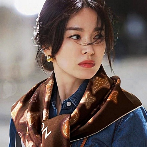 LOUIS VUITTON 플라이트 모드 반다나 스카프