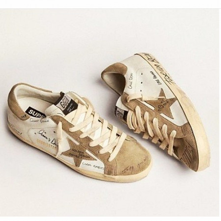 GOLDEN GOOSE 도브그레이 스웨이드 인서트&올오버 레터링 레더 슈퍼스타