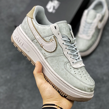 나이키 에어포스 1 로우 Luxe 화이트&그레이