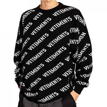 베트멍 VETEMENTS 올오버 로고 스웨터