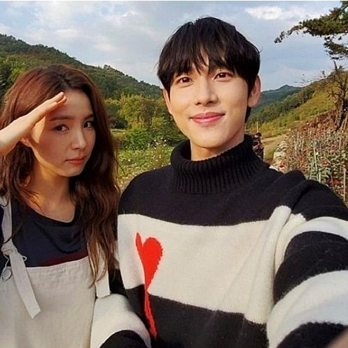 AMI 인타르시아 스트라이프 메리노울 터틀넥