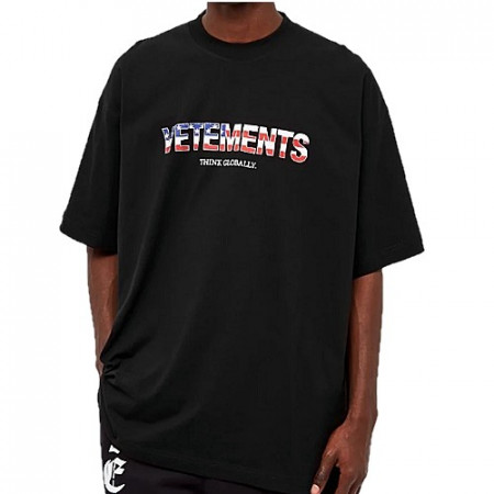 VETEMENTS 베*멍 THINK GLOBALLY 크루넥 티셔츠